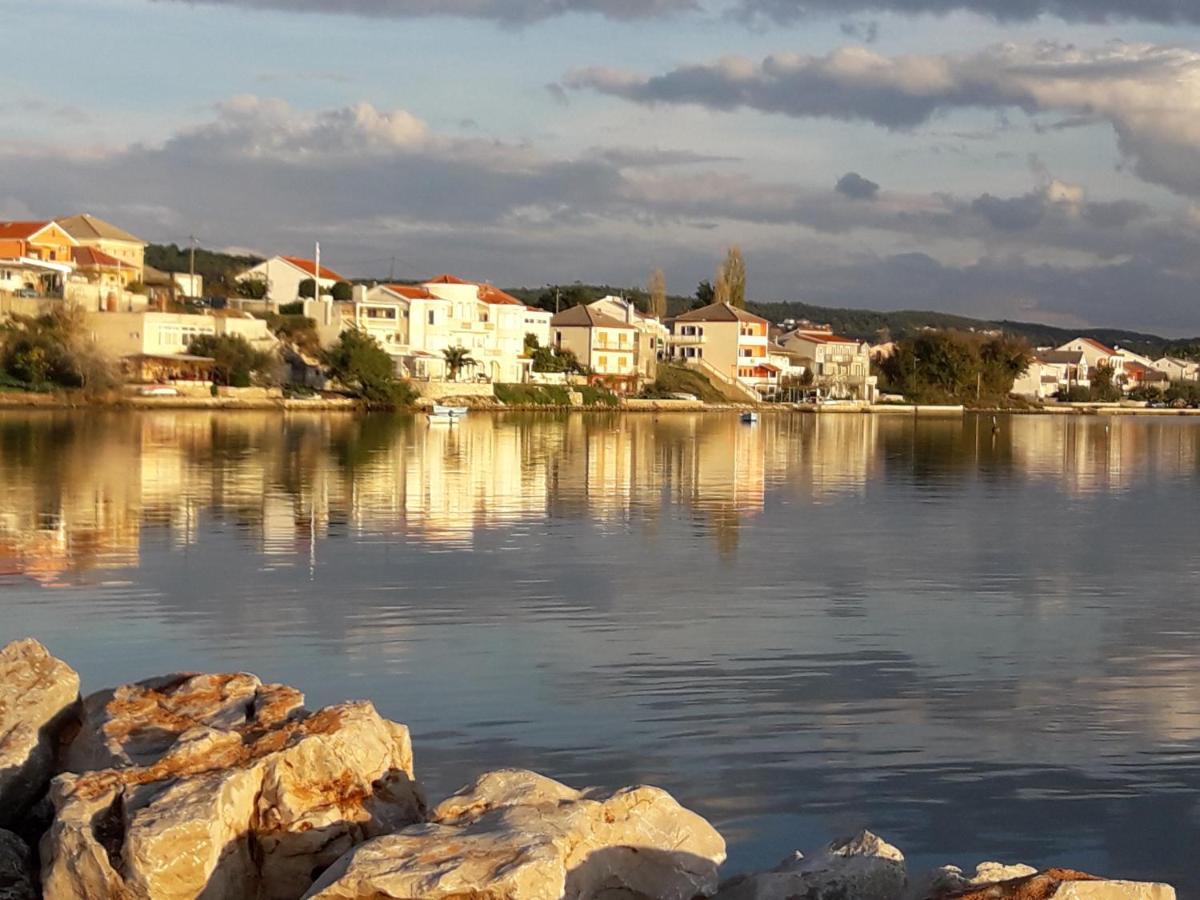 Apartmani Mirko Ljubac Ražanac 外观 照片