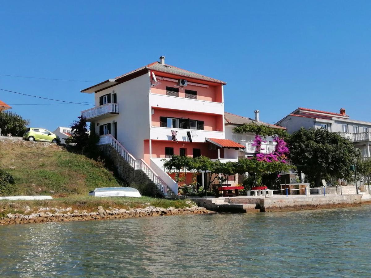 Apartmani Mirko Ljubac Ražanac 外观 照片